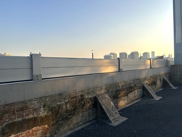 一鼎盈 黄浦滨江防汛墙为何突然“长高”？有市民觉得挡了江景不美观