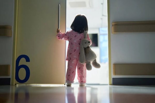 华锋优配快线 老人帮忙带娃，最好在这个年龄段退出，否则伤害大，对娃成长不利